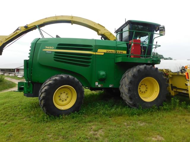 Image of John Deere 7450 equipment image 1