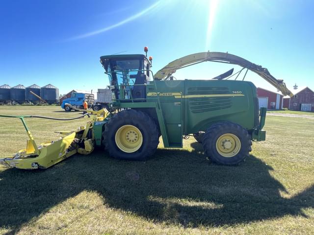 Image of John Deere 7450 equipment image 3