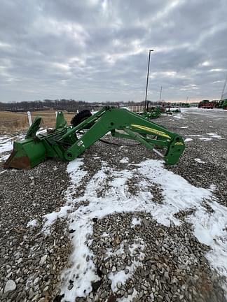 Image of John Deere 746 equipment image 1