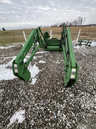 Image of John Deere 746 equipment image 3