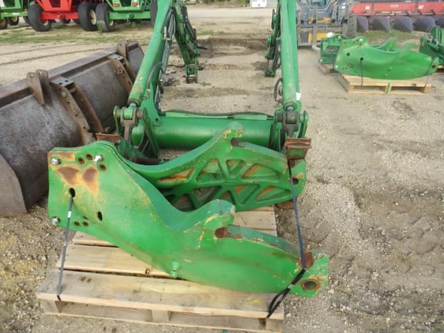 Image of John Deere 746 equipment image 3