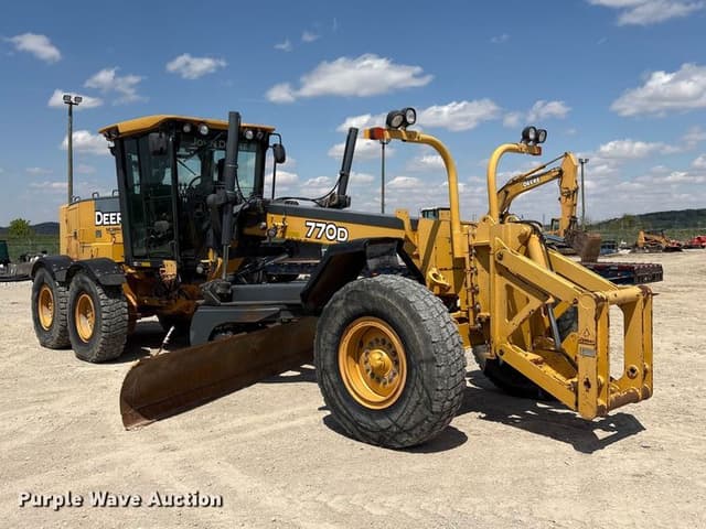 Image of John Deere 770D equipment image 2