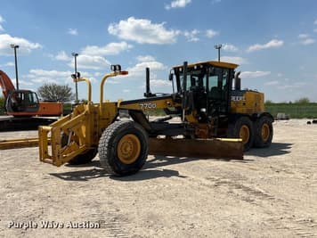 Main image John Deere 770D