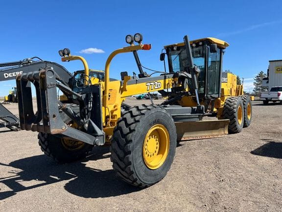 2008 John Deere 772D Equipment Image0