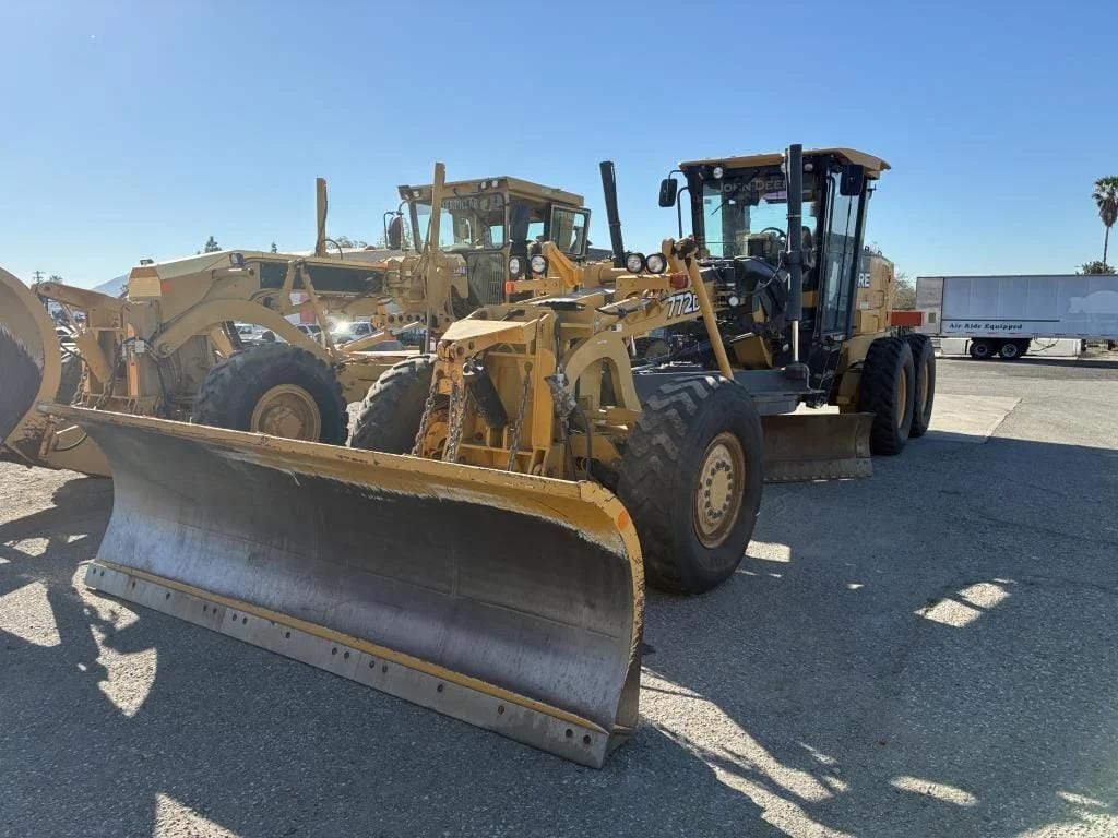 2008 John Deere 772D Equipment Image0