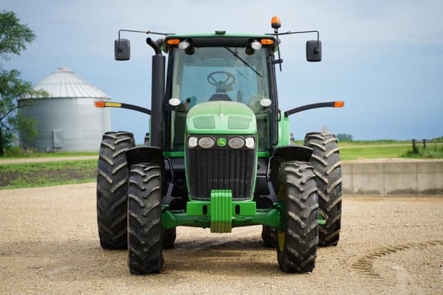 Image of John Deere 7830 equipment image 1