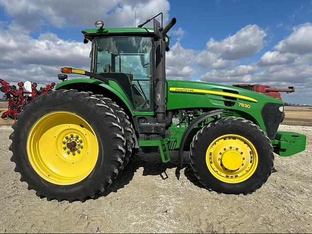 Image of John Deere 7830 equipment image 1