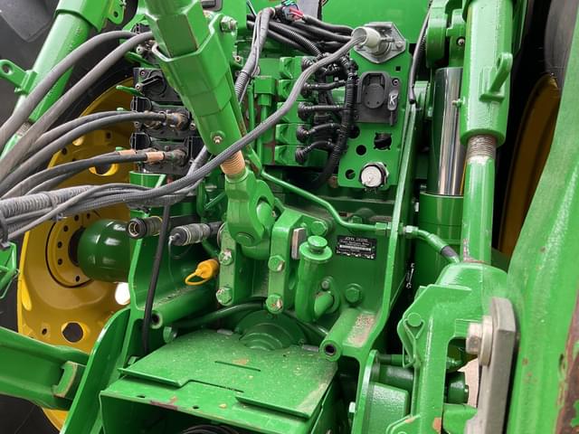 Image of John Deere 8130 equipment image 3