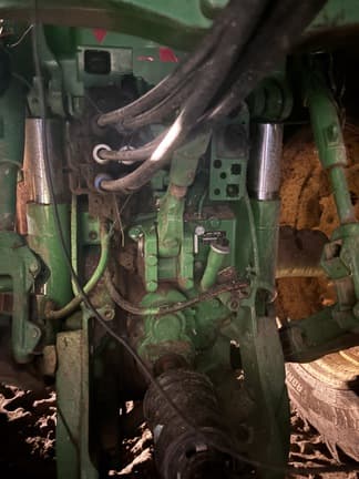 Image of John Deere 8130 equipment image 4