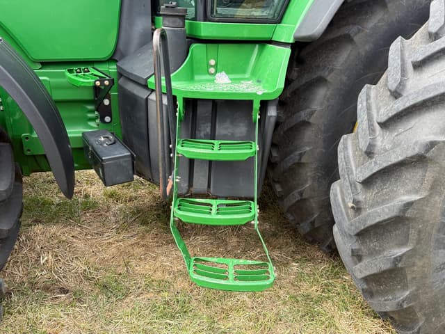 Image of John Deere 8130 equipment image 4