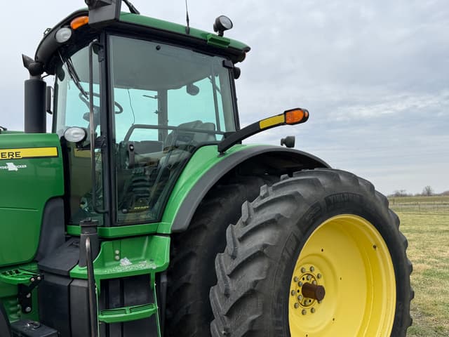 Image of John Deere 8130 equipment image 2