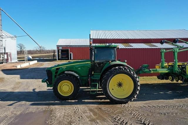 Image of John Deere 8130 equipment image 1