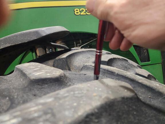 Image of John Deere 8230 equipment image 4
