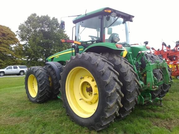 Image of John Deere 8230 equipment image 3