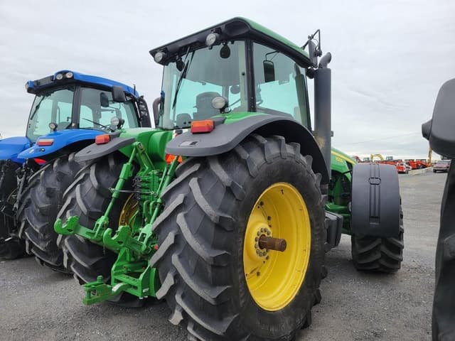 Image of John Deere 8230 equipment image 2