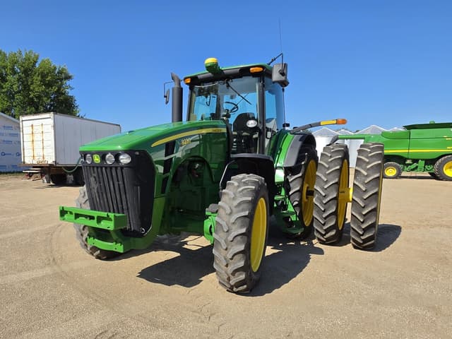 Image of John Deere 8230 equipment image 1