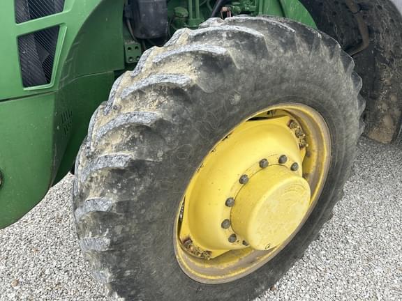 Image of John Deere 8230 equipment image 4