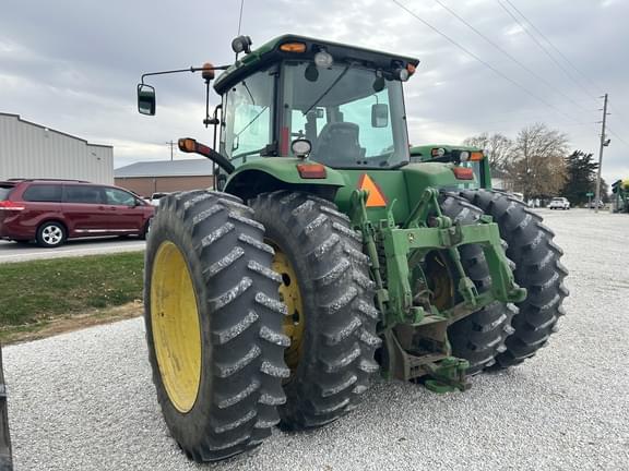 Image of John Deere 8230 equipment image 1