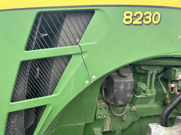 Image of John Deere 8230 equipment image 3