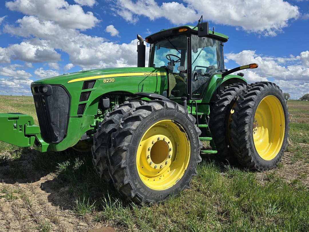 Image of John Deere 8230 Primary image