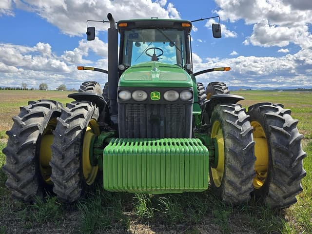Image of John Deere 8230 equipment image 1