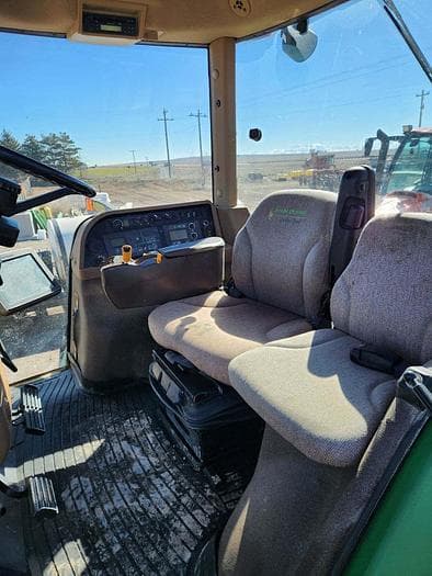Image of John Deere 8230 equipment image 4