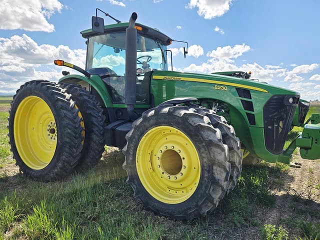 Image of John Deere 8230 equipment image 2