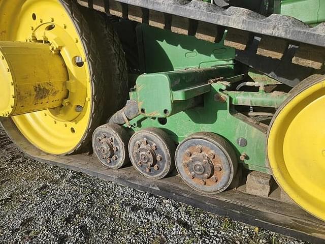 Image of John Deere 8230T equipment image 3