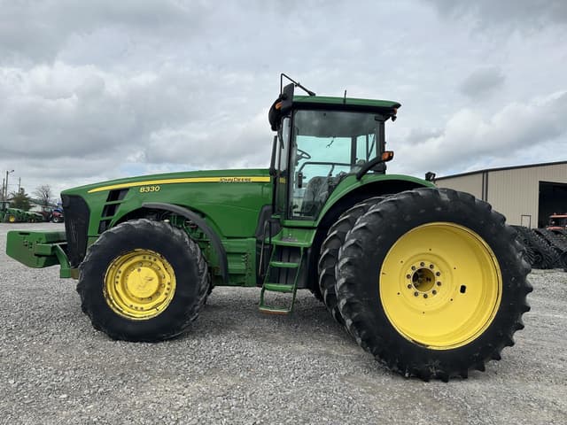 Image of John Deere 8330 equipment image 2