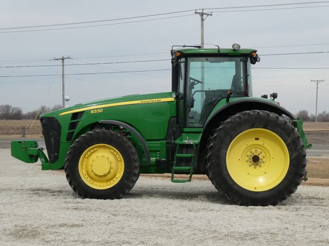Image of John Deere 8330 equipment image 3