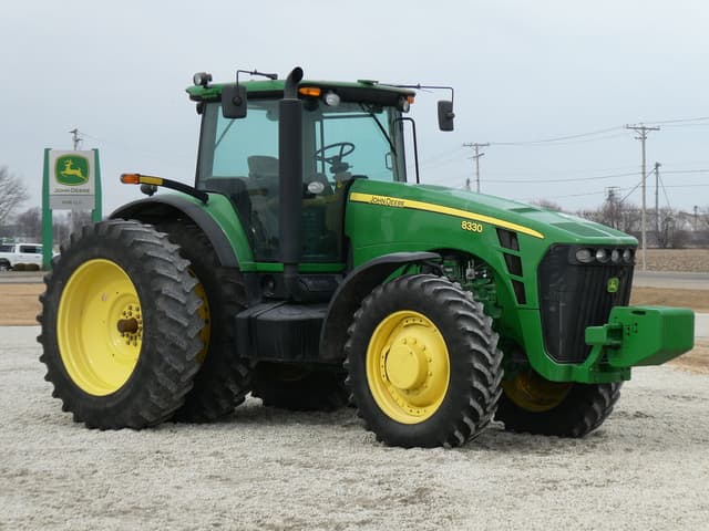Image of John Deere 8330 equipment image 1