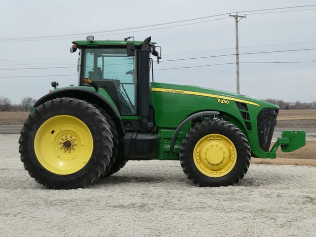 Image of John Deere 8330 equipment image 2
