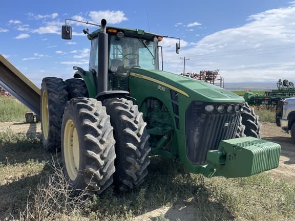 Image of John Deere 8330 equipment image 1