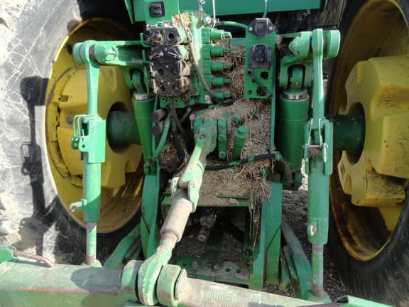 Image of John Deere 8330 equipment image 3
