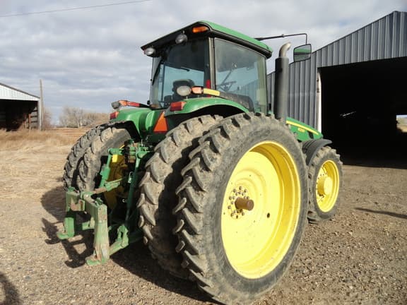 Image of John Deere 8330 equipment image 2