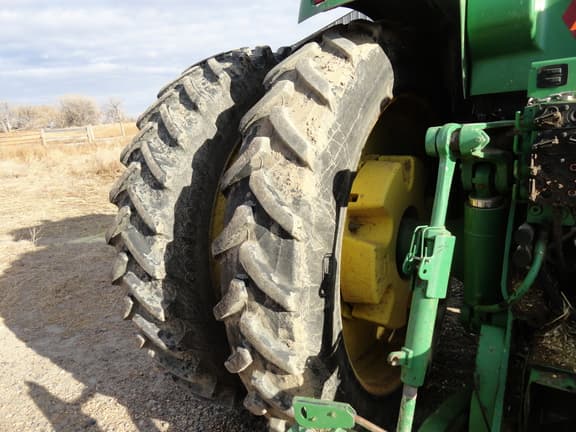 Image of John Deere 8330 equipment image 4