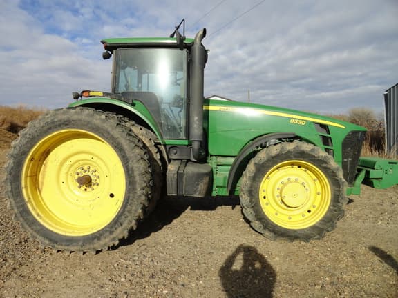 Image of John Deere 8330 equipment image 1