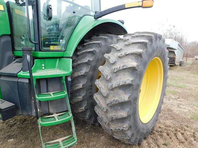 Image of John Deere 8330 equipment image 2