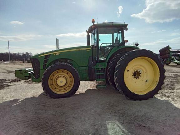 Image of John Deere 8330 equipment image 1