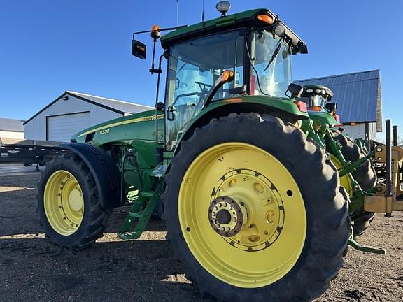 Image of John Deere 8330 equipment image 1