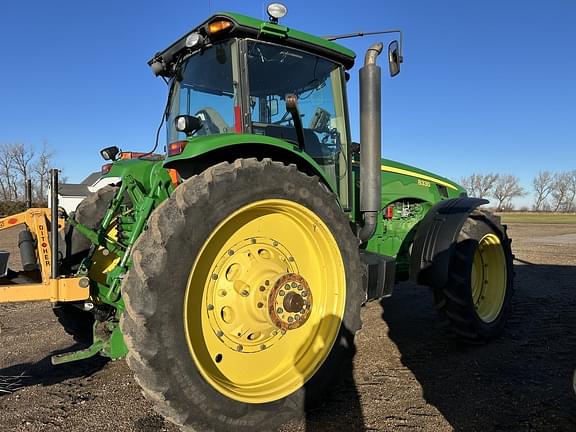 Image of John Deere 8330 equipment image 3