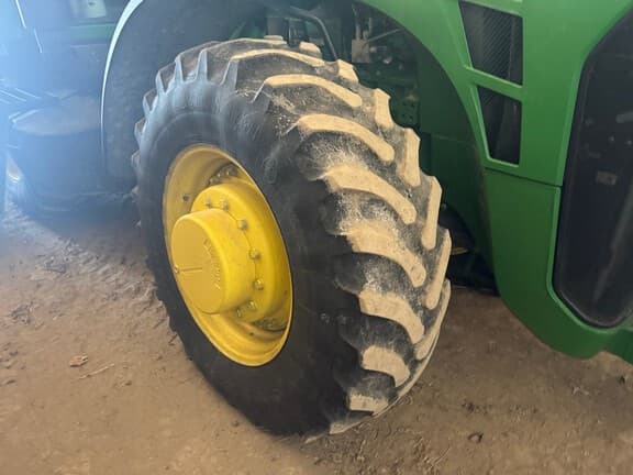Image of John Deere 8330 equipment image 4