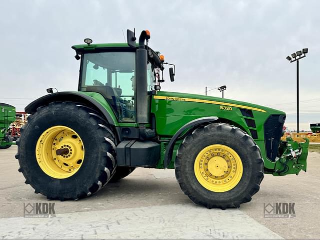 Image of John Deere 8330 equipment image 1