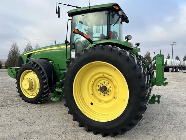 Image of John Deere 8330 equipment image 4