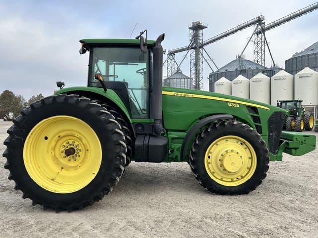 Image of John Deere 8330 equipment image 3