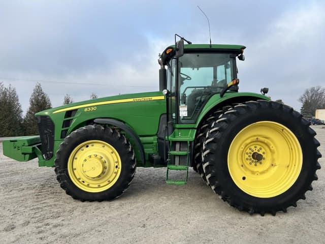 Image of John Deere 8330 equipment image 2