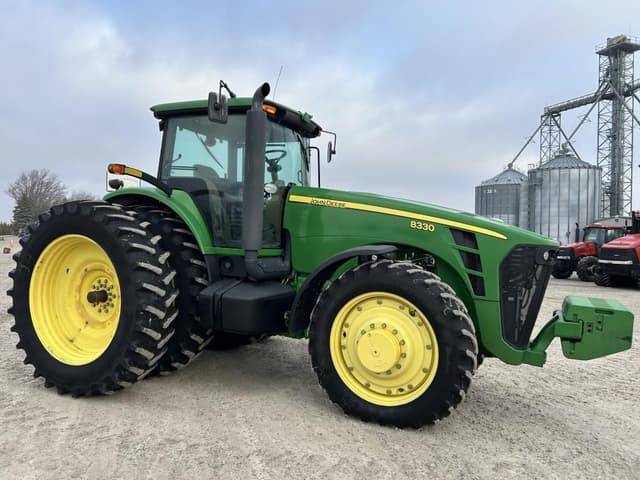 Image of John Deere 8330 equipment image 1