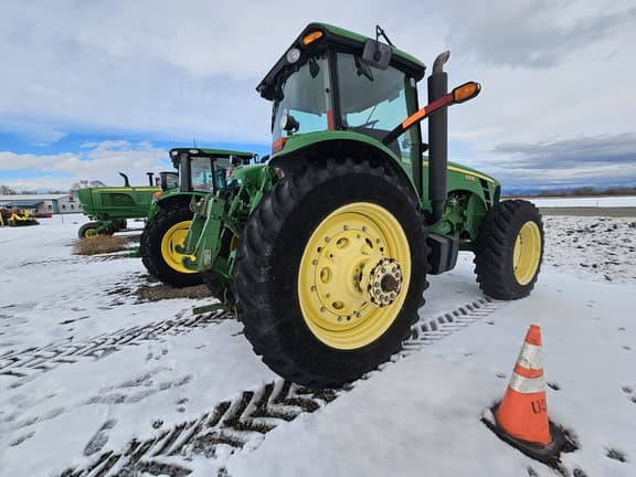 Image of John Deere 8330 equipment image 4