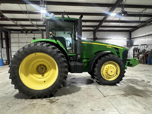 Image of John Deere 8330 equipment image 4