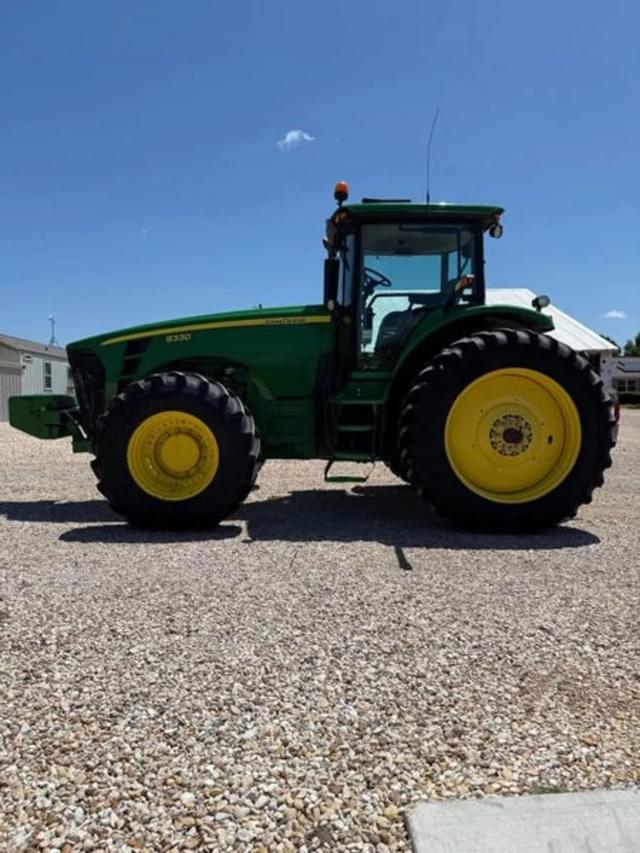 Image of John Deere 8330 equipment image 1